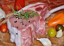 大意不得！吃生肉有風(fēng)險，徒手處理生肉竟然也很危險！